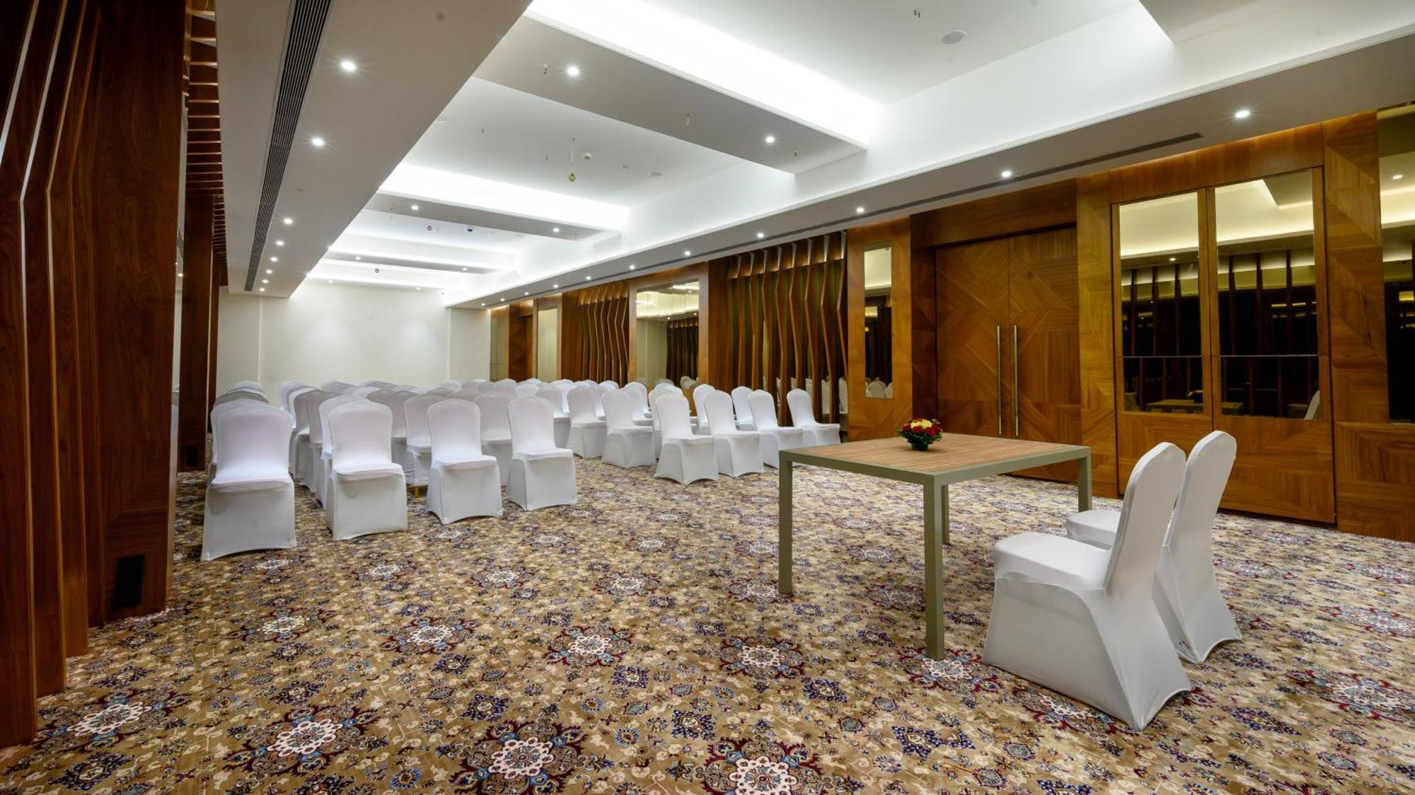 Aria Resort & Spa Nashik Exterior photo