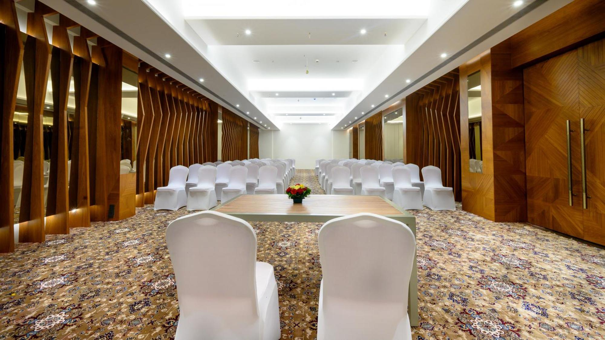 Aria Resort & Spa Nashik Exterior photo